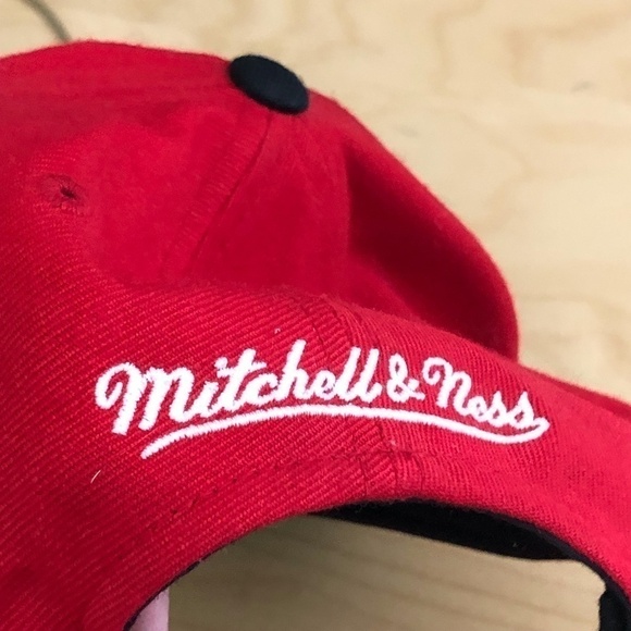 MITCHELL & NESS Chicago Bulls Trucker Hat - NEW - Picture 2 of 16